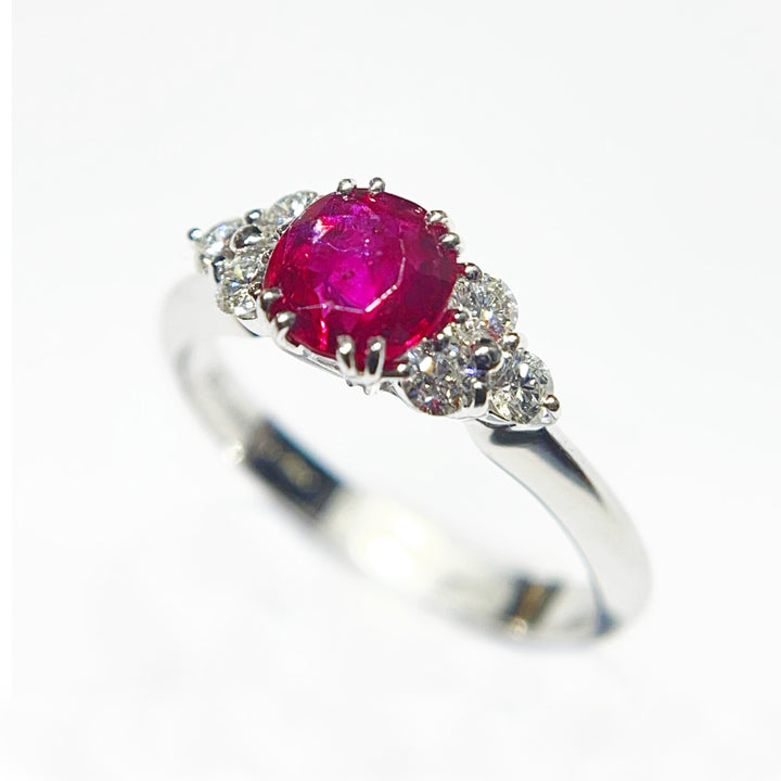 18kt Ruby White Gold Ring -linser 0,94CT och diamanter