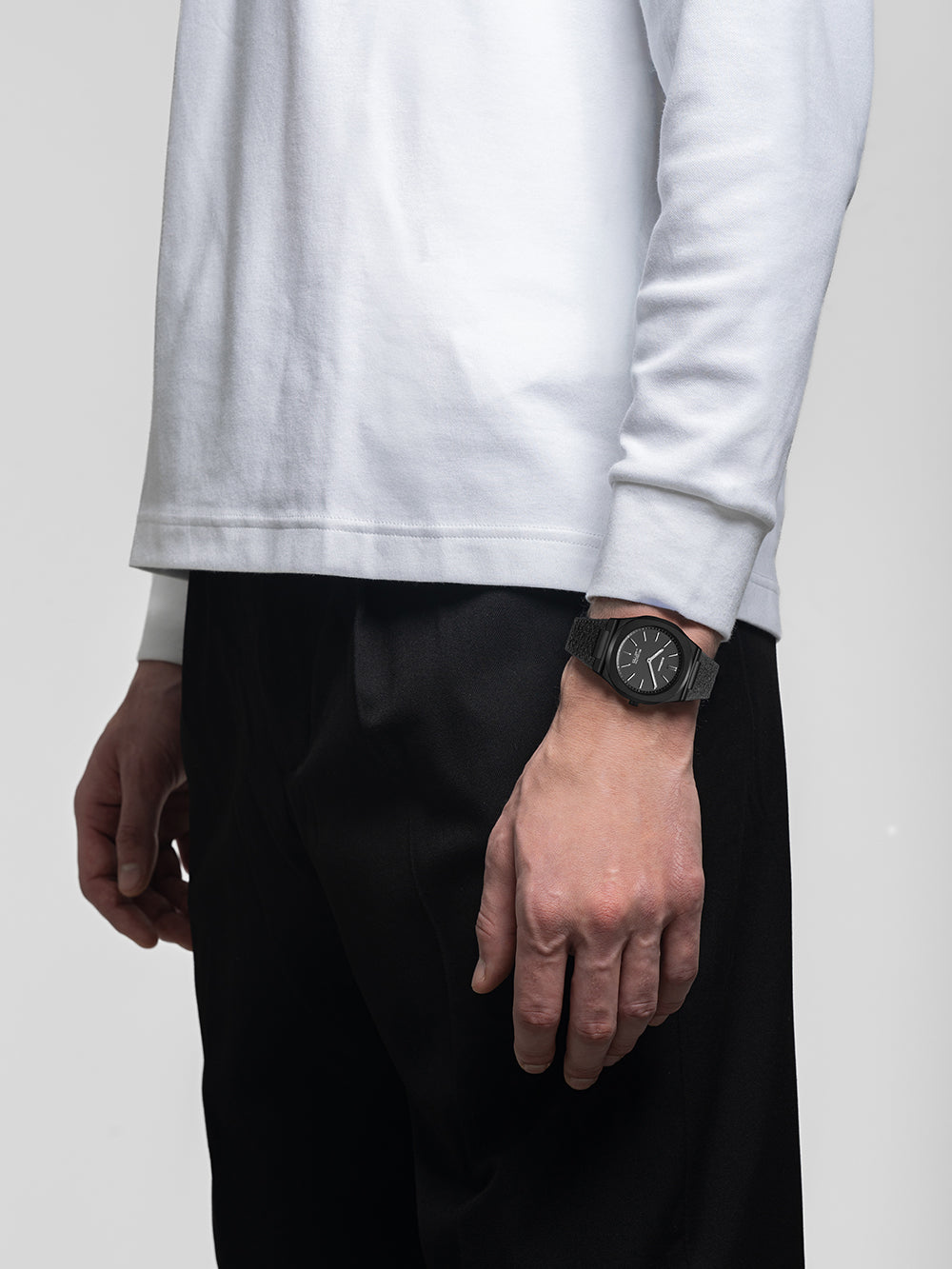 Montre ultra fine D1 Milano en Kevlar noir 39 mm D1-UHKJ01