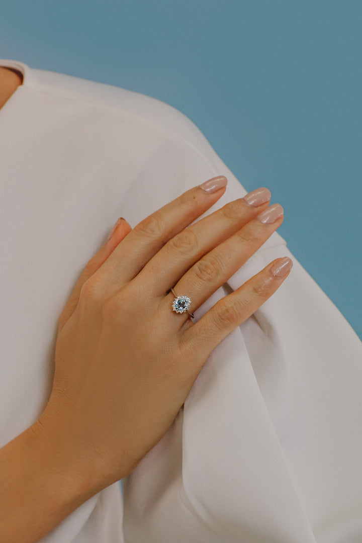 Bague Comete en or avec diamants et aigue-marine ovale ANQ315