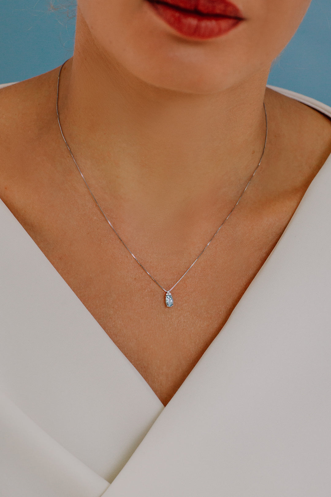 Comete Necklace in Gold Diamonds and Oval Aquamarine GLQ263