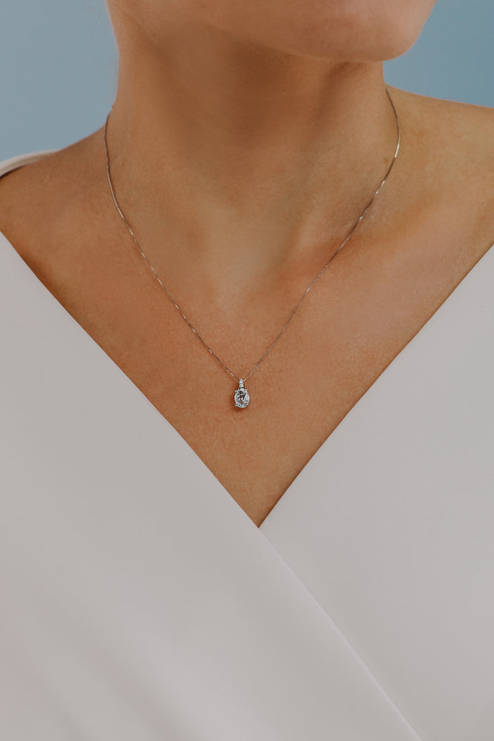 Comete Gold Necklace with Diamonds and Oval Aquamarine GLQ267
