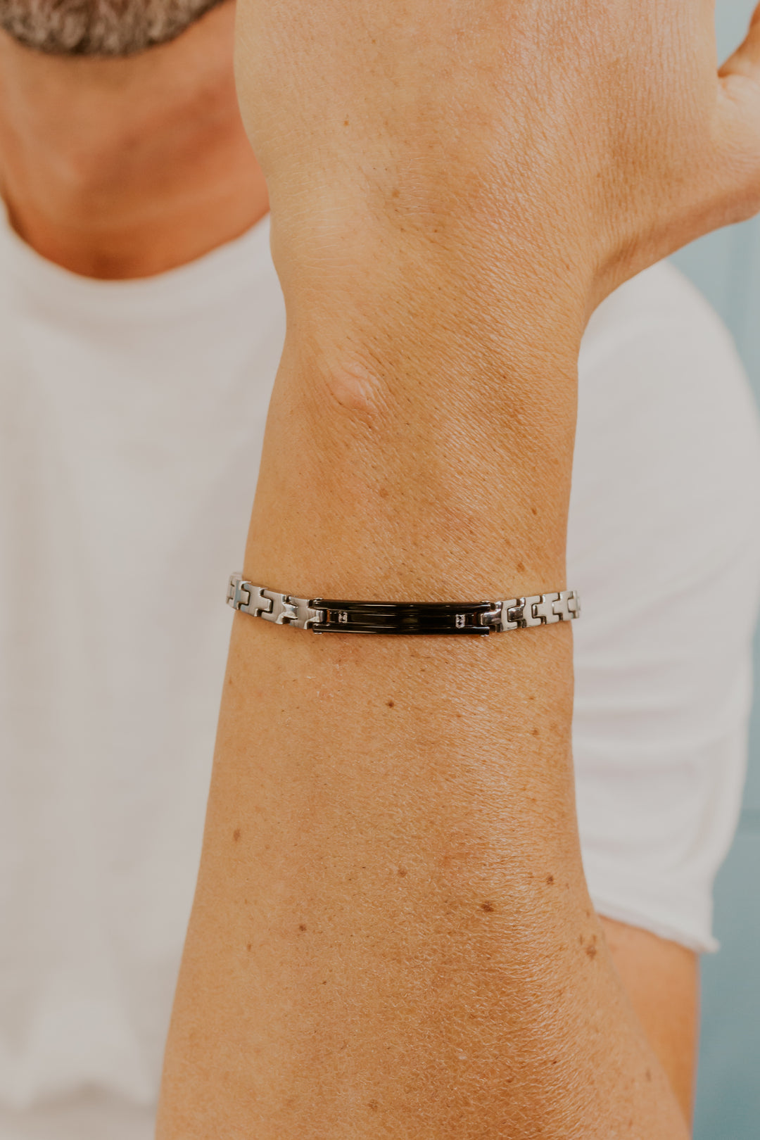 Comete-Armband aus Stahl mit PVD-Beschichtung und schwarzen Zirkonen UBR1192