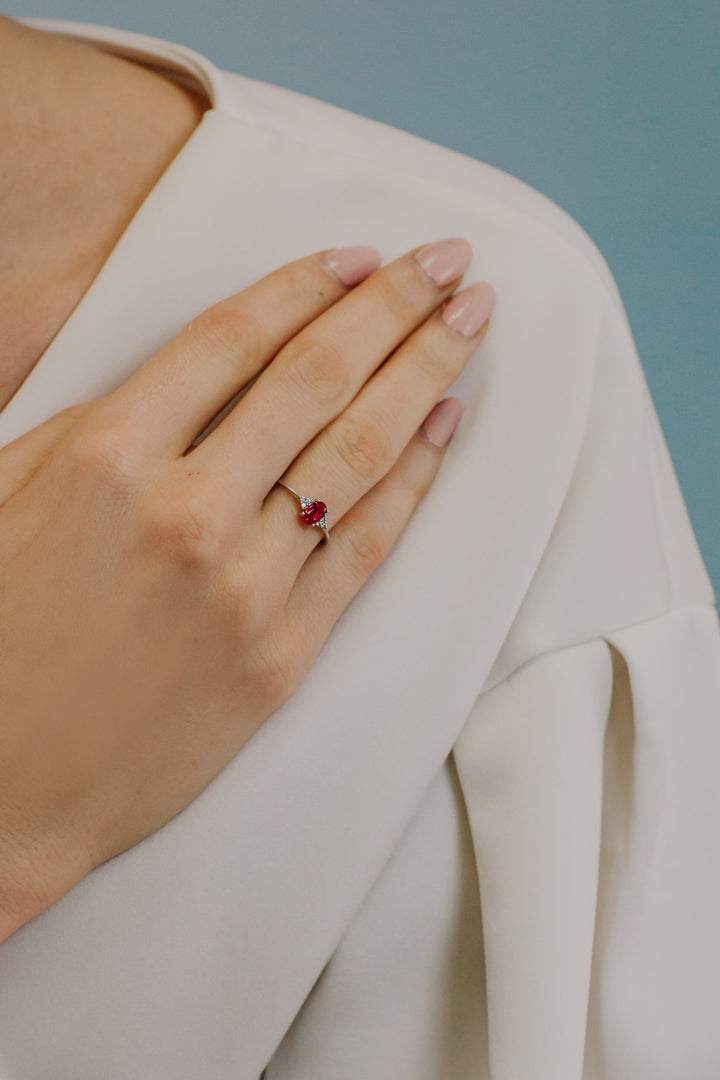 Comete Ring in Gold, Diamonds and Oval Ruby ANB2653