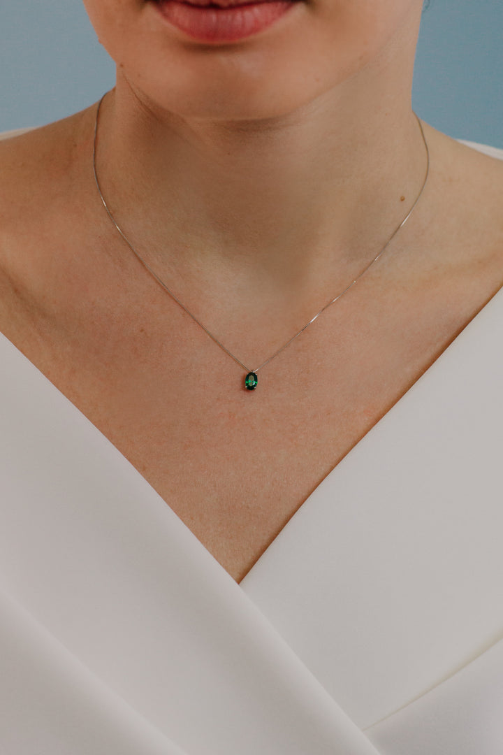 Comete Oval Necklace in Gold and Emerald GLB1620