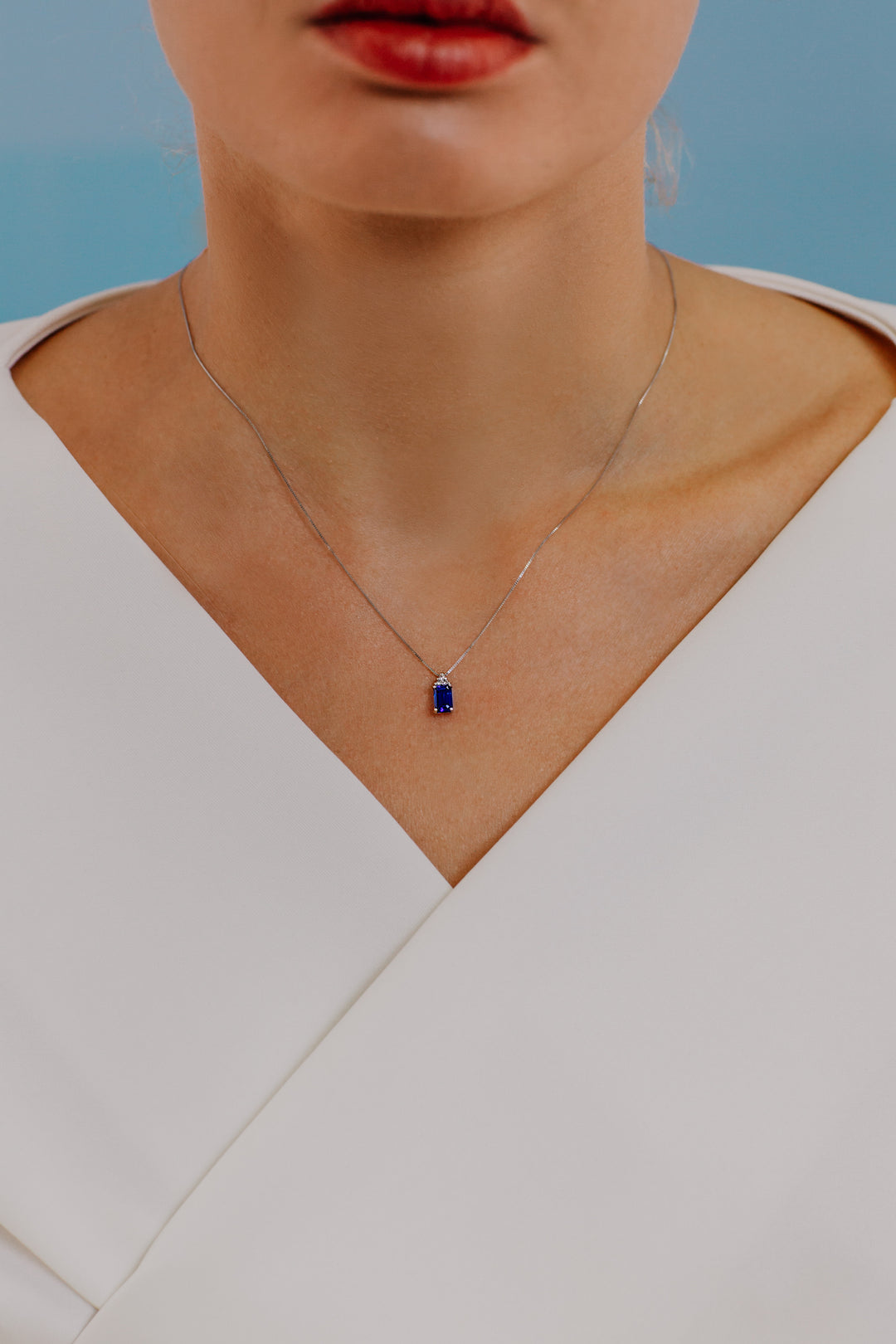 Kometen-Halskette aus Golddiamanten und blauem, achteckigem Saphir GLB1440