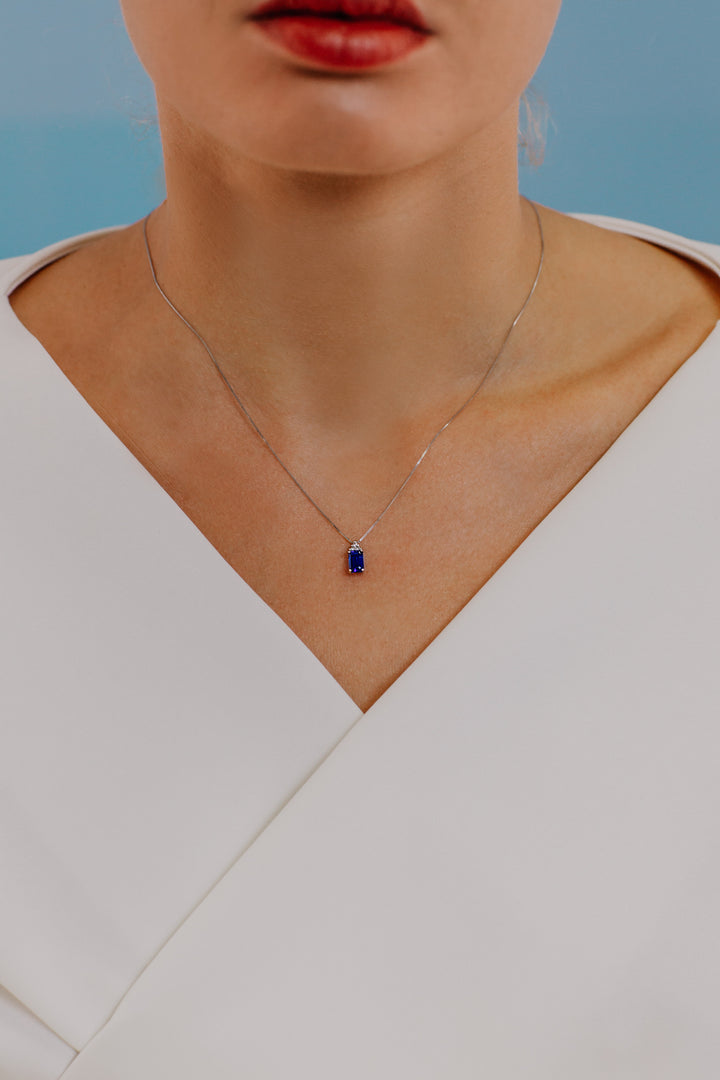 Kometen-Halskette aus Golddiamanten und blauem, achteckigem Saphir GLB1440