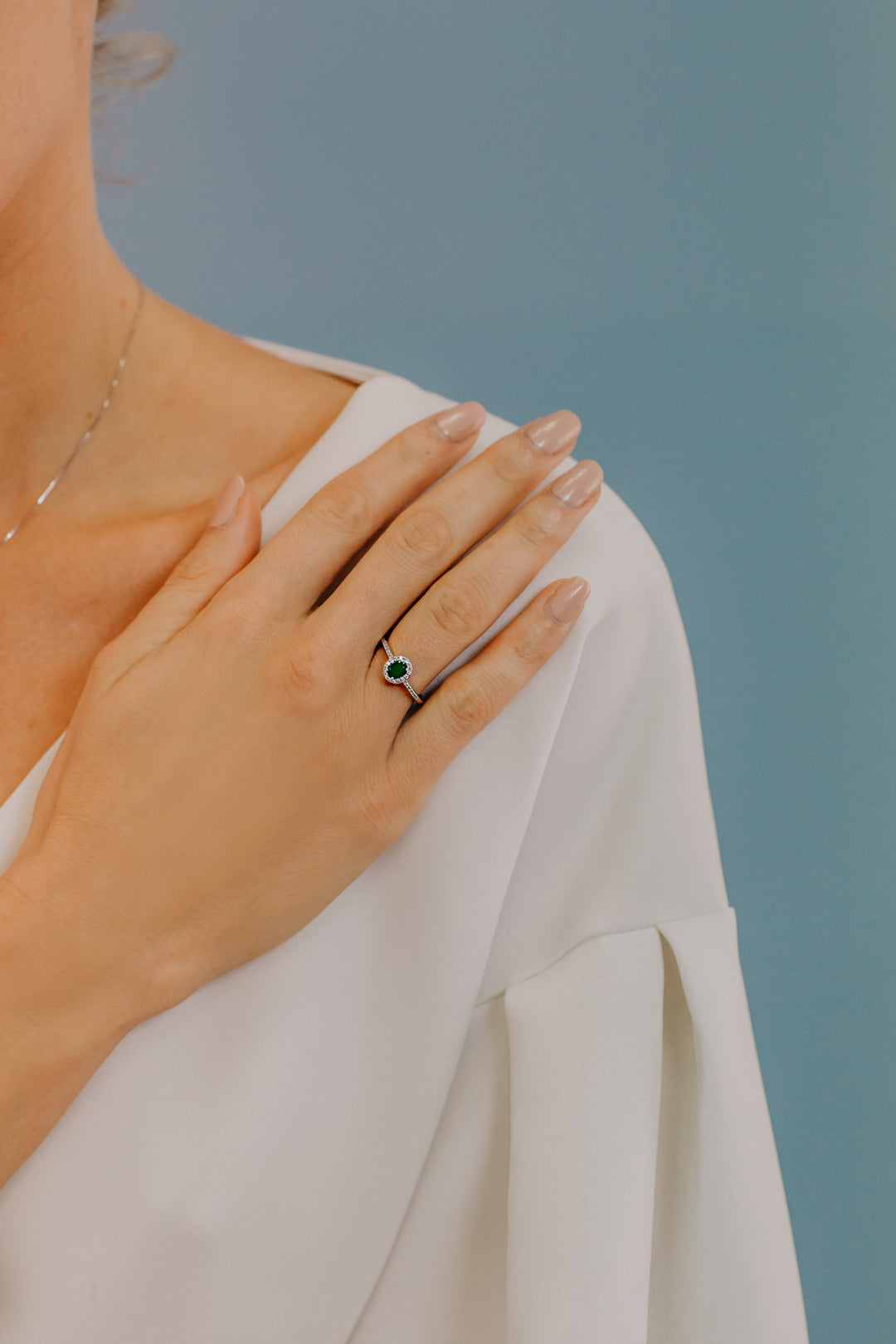 Comete Ring in Gold, Diamonds and Oval Emerald ANB2702S3