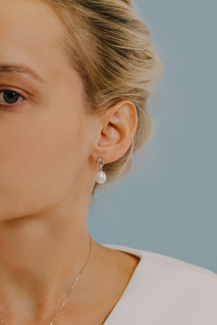 Comete Pearl Earrings in Gold and Diamonds ORP715