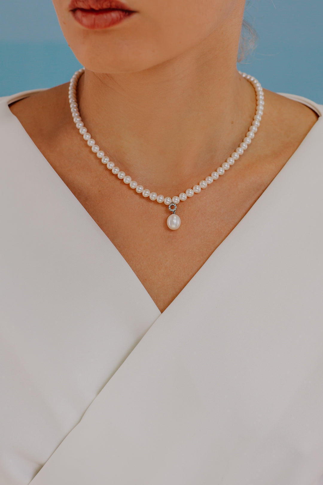 Comete Necklace Freshwater Pearl Strand in Gold and Diamonds FWQ133