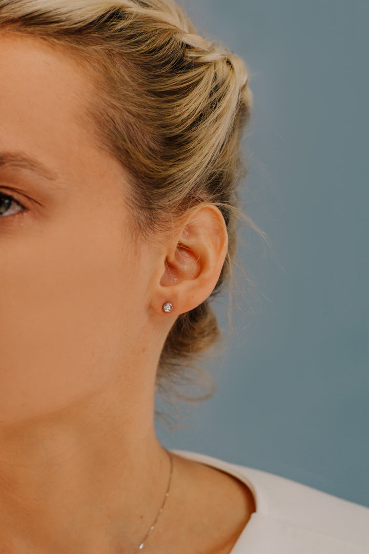 Comete Round light point earrings in gold and diamonds ORB906