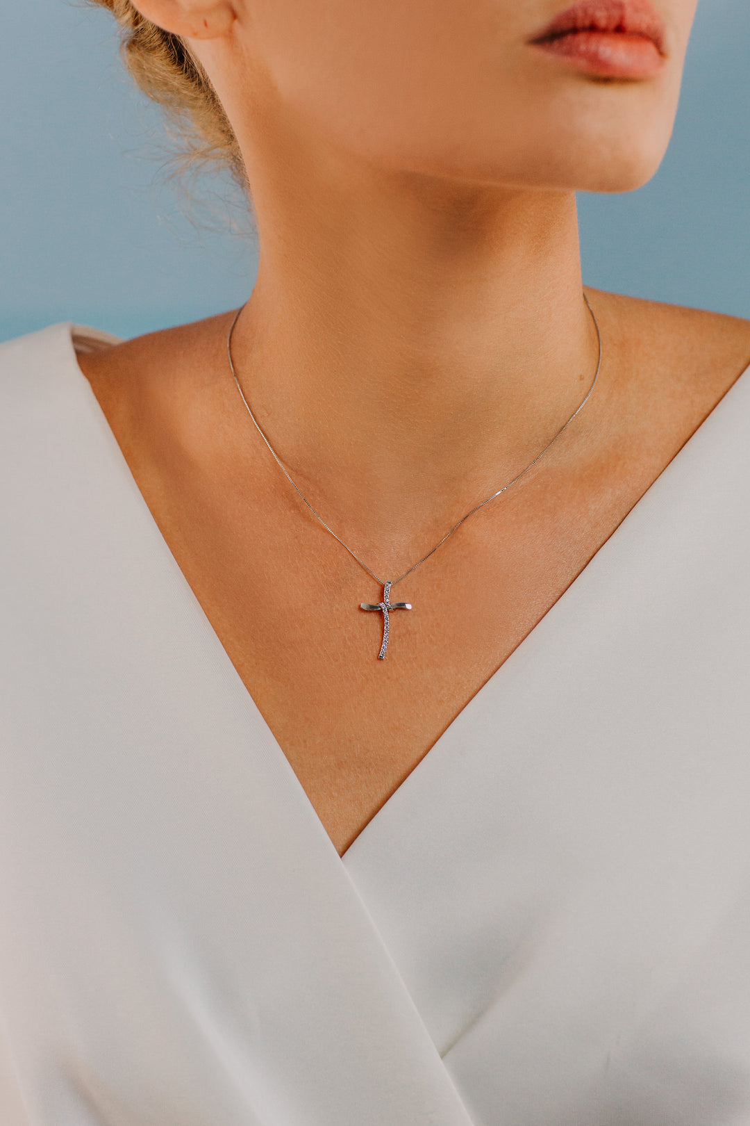 Comete Gold- und Diamant-Kreuz-Halskette GLB1331