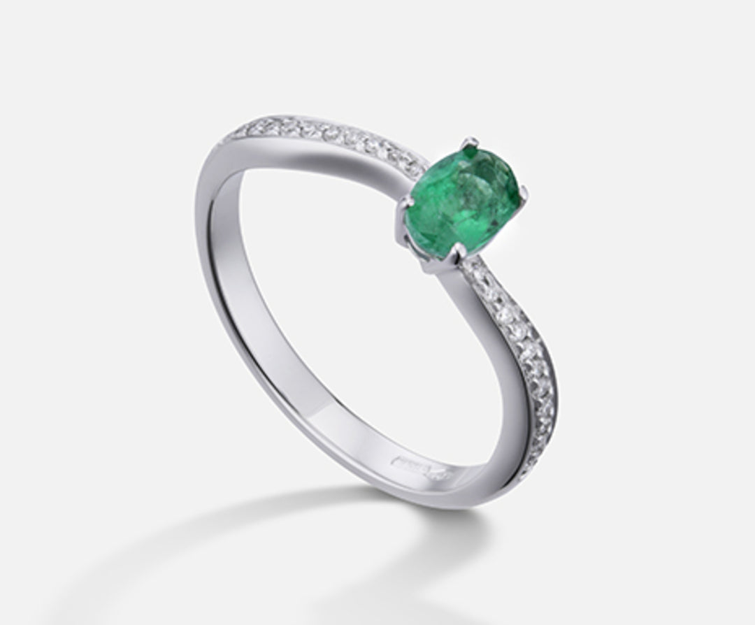 Nihama ein 18k Smaragd n. oval 6x4 ct.0,42 Durchm. 0,10 ct NA5108O4SMN042