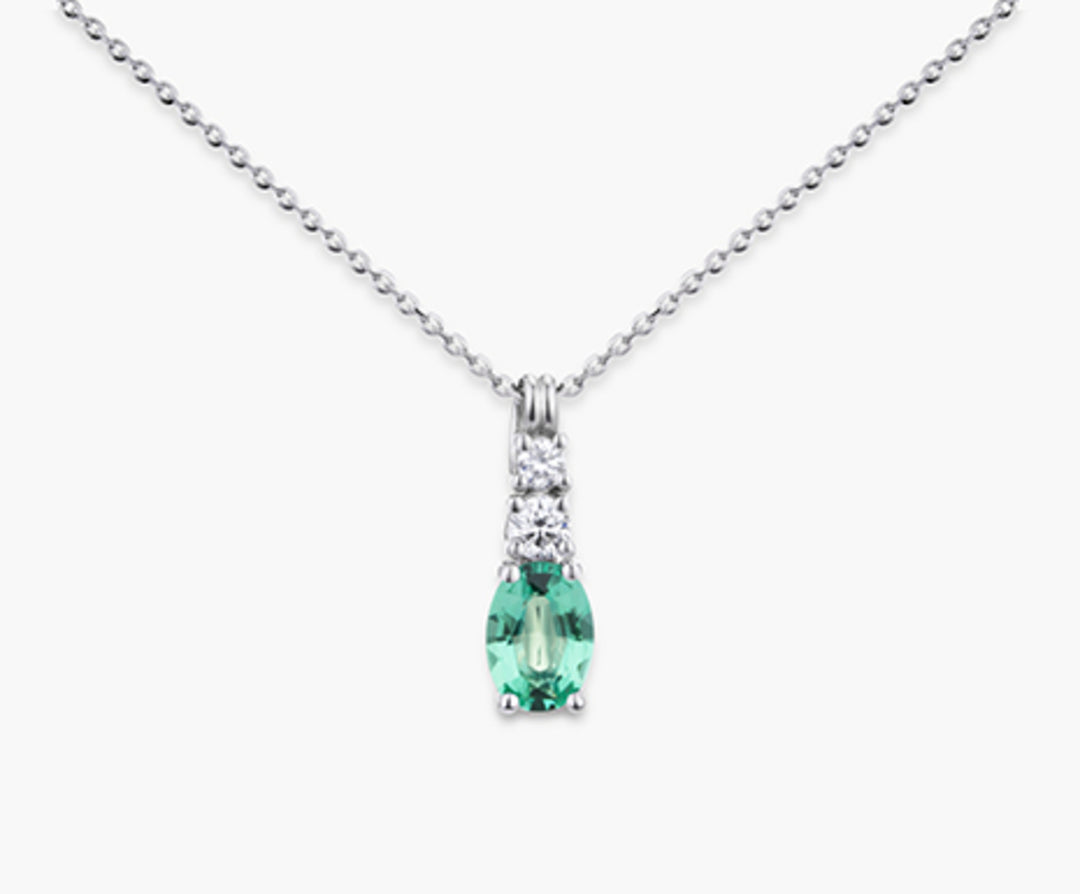 Ovaler Smaragd von Mikiko, 18 Karat, 7 x 5 ct. 0,61 dia ct. 0,15 MD5056O4BE