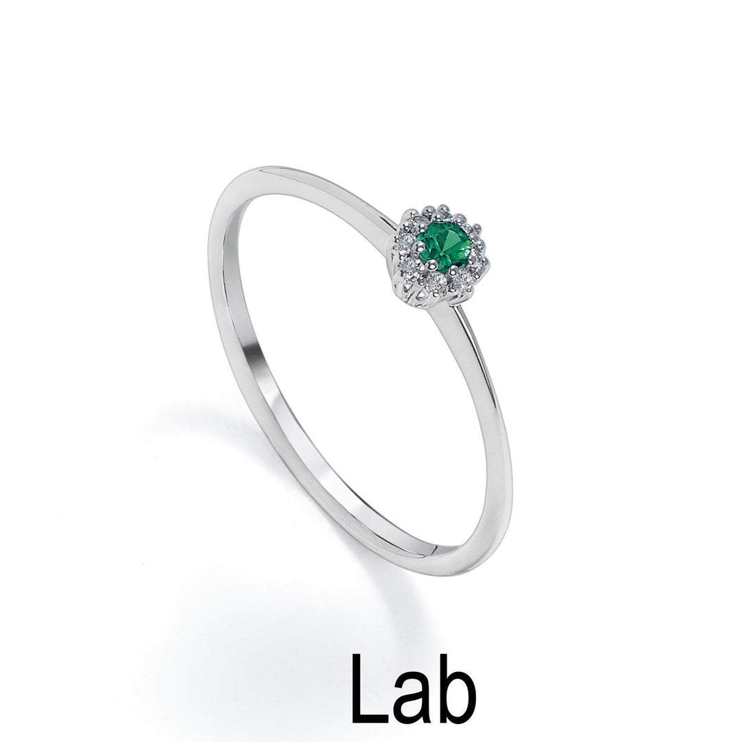 Mikiko, ein 18-Karat-Smaragd mit 0,07 Durchm. 0,04 ct Größe 1 MA5139O4SML007