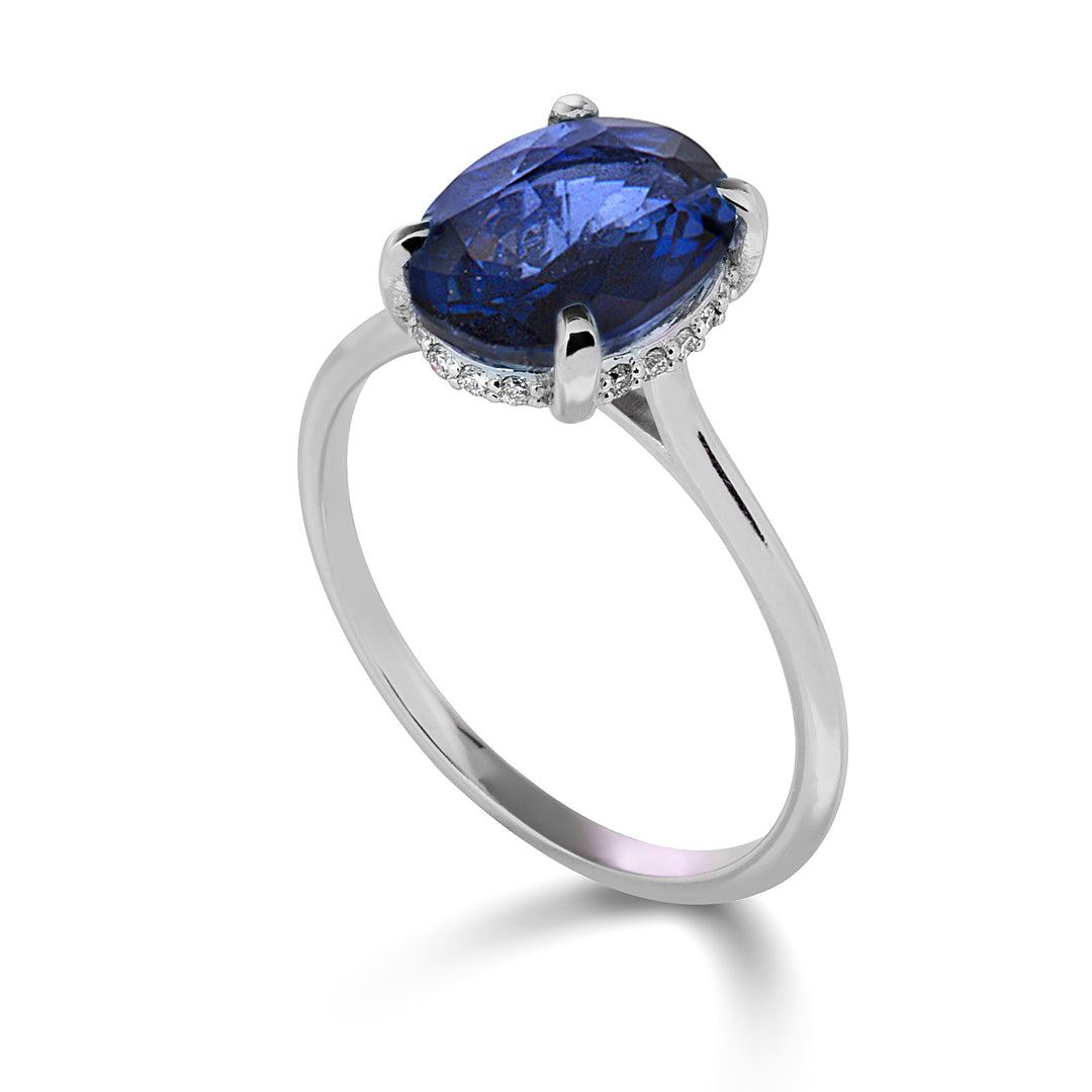 Nihama un saphir ovale 18 carats 10x8 rafraîchi serti de diamants NA5222O4ZFR