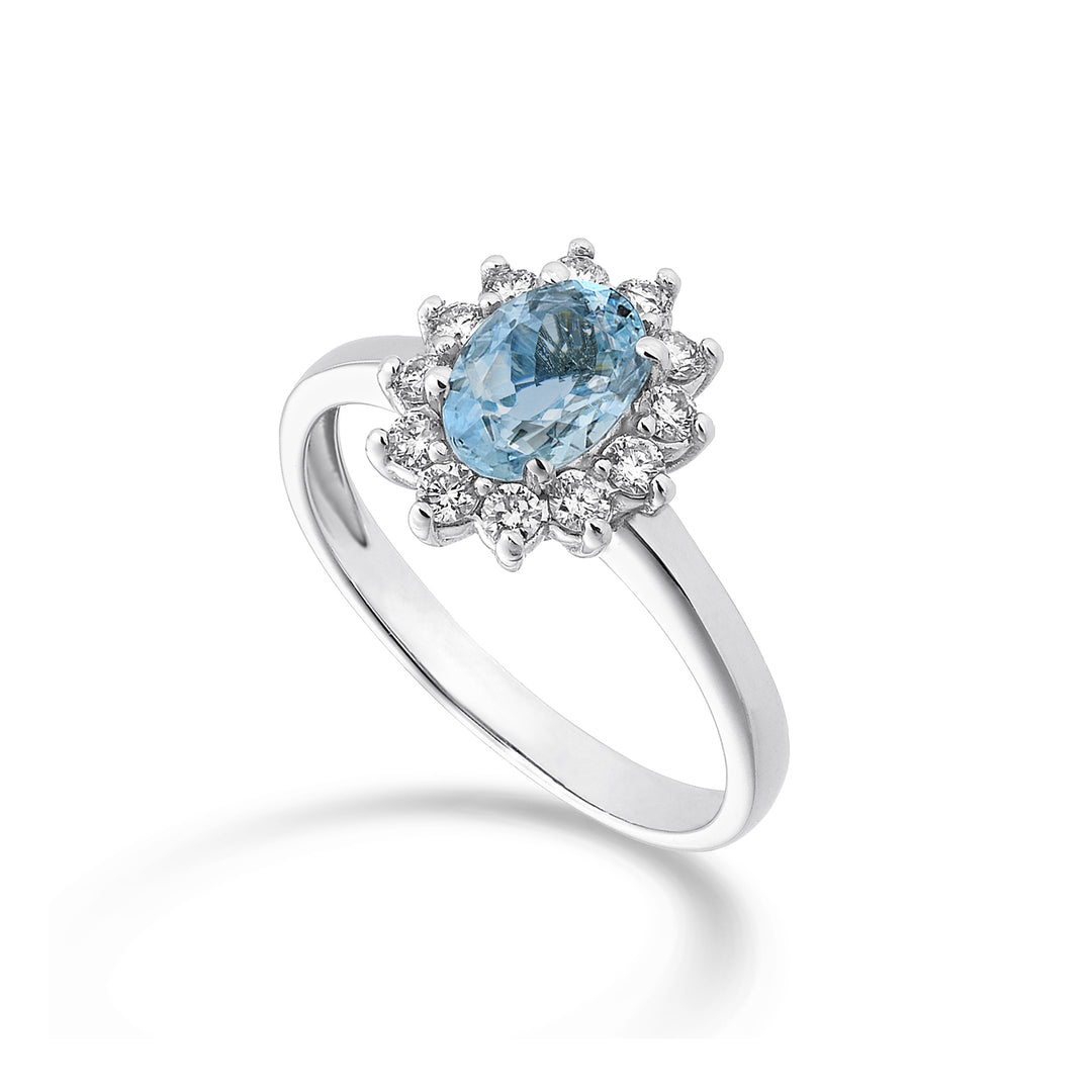 Mikiko, ein 9 Karat ovaler Aquamarin mit 6 x 4 ct. 0,30 Durchm. 0,23 ct MA5093R4AM