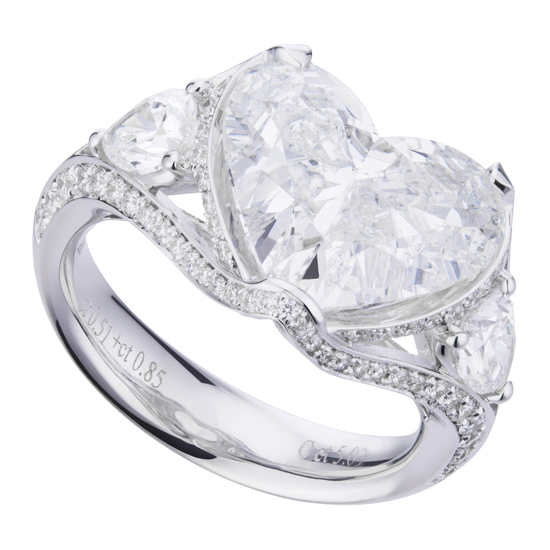 Ring der World Diamond Group mit zentralem Herzdiamanten APU394DI-20016110041