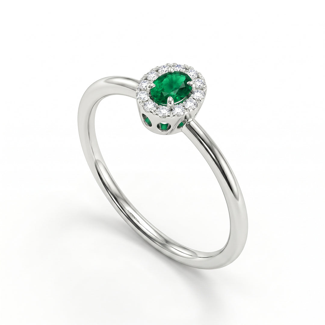 Mikiko, ein 18 Karat ovaler Smaragd 4x3 mit Diamantkontur und glattem Schaft MA5233O4BE