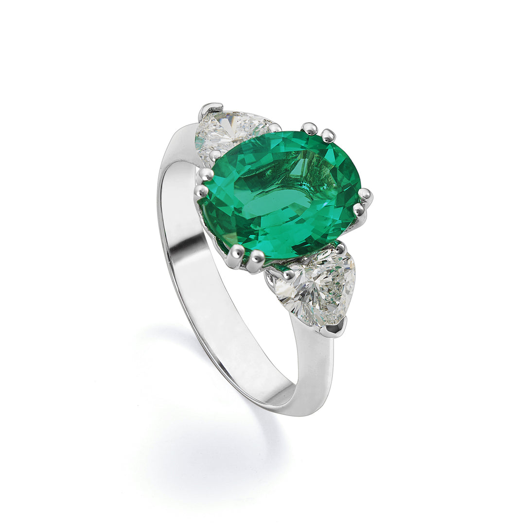 Mikiko an 18kt lab g.d.heart ct.tot 0.90 emerald lab 9x11 ct.2.57 MXDACL098DS750