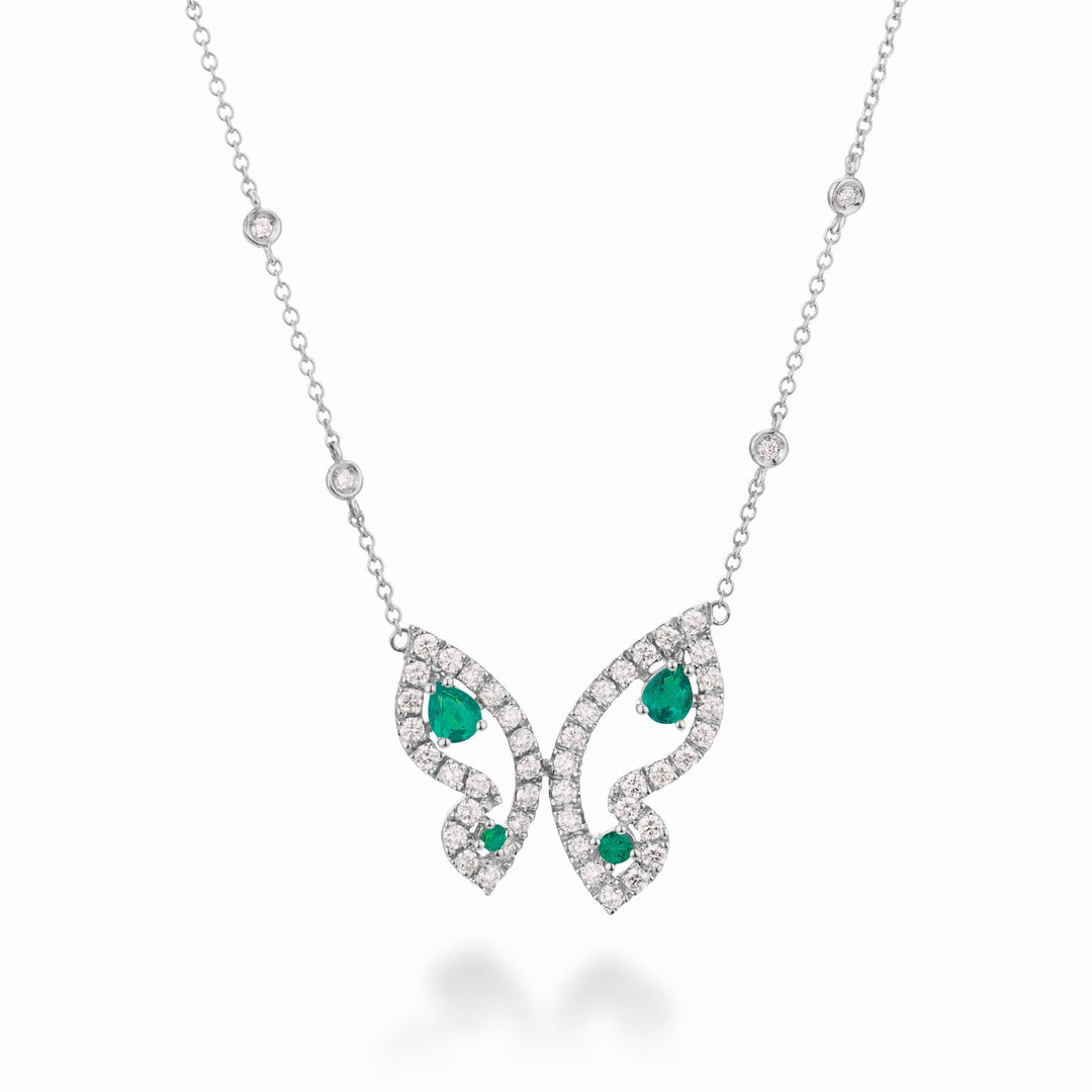 Přívěsek s malým motýlem Golay s smaragdy a diamanty