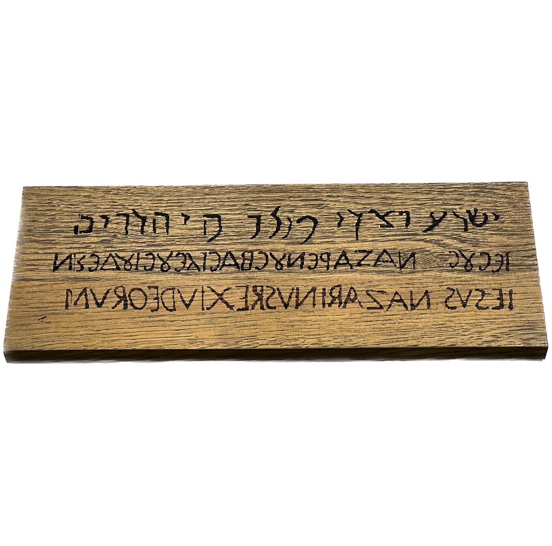 Titulus crucis capodagli na dřevěném stole Wegnè 15x40cm ručně vyráběný CPD-inri